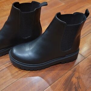 Soda Black Ankle Booties